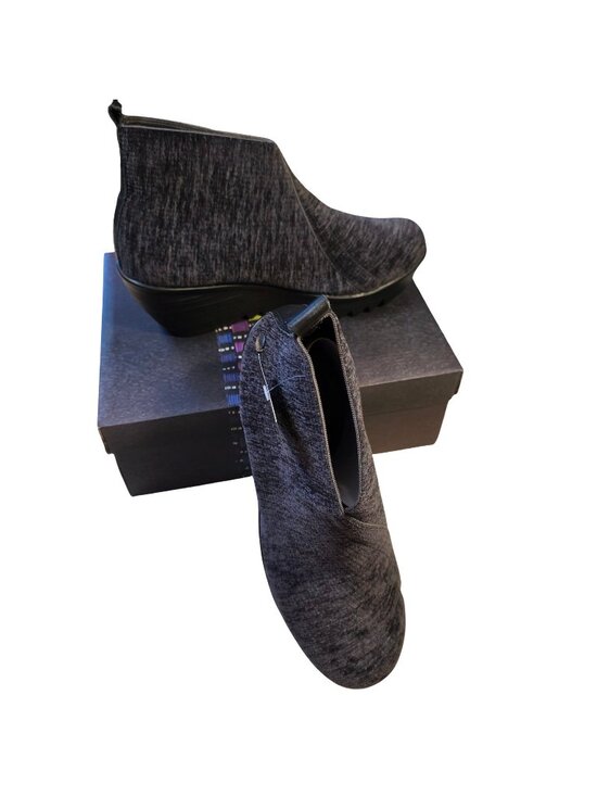 Bernie Mev Sally Women’s Bootie Dark Grey Velvet NIB 41EU/10US - Picture 2 of 6